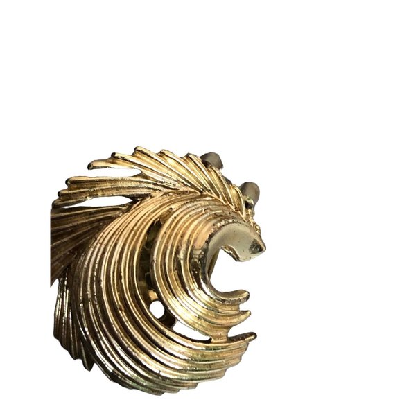 Lisner Vintage Gold Tone Earrings Clip On Swirled Feather Costume Jewelry MCM - Picture 5 of 11